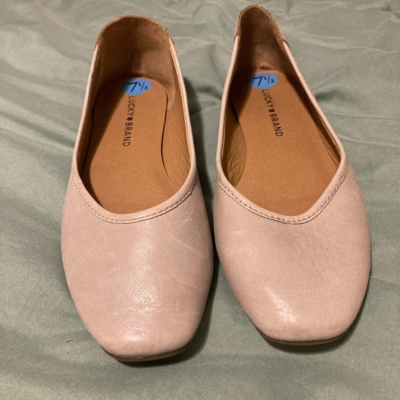 Lucky Size 7.5 Tan Slip-on’s - Picture 2 of 3
